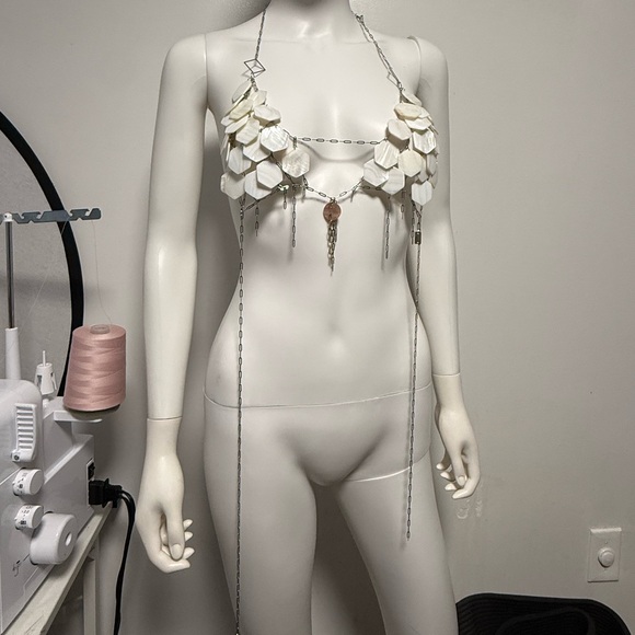 Unique Shell Statement Necklace - Picture 7 of 7